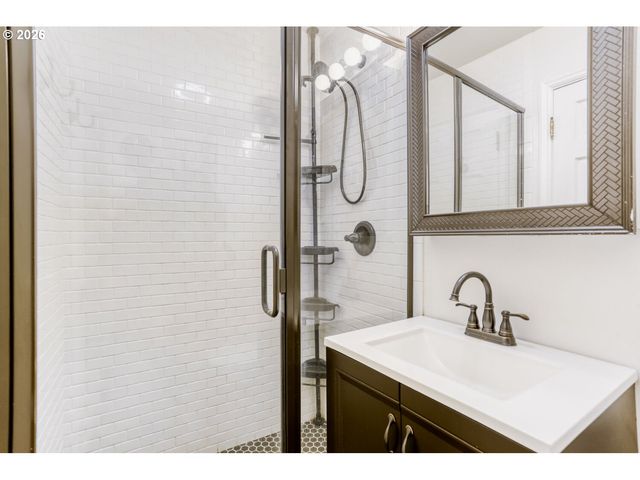 5008 Sw TAYLORS FERRY Rd, Portland, OR 97219