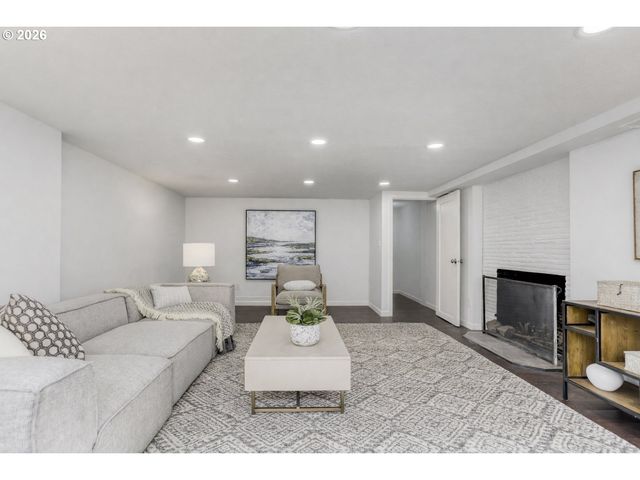 5008 Sw TAYLORS FERRY Rd, Portland, OR 97219