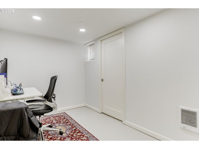 5008 Sw TAYLORS FERRY Rd, Portland, OR 97219