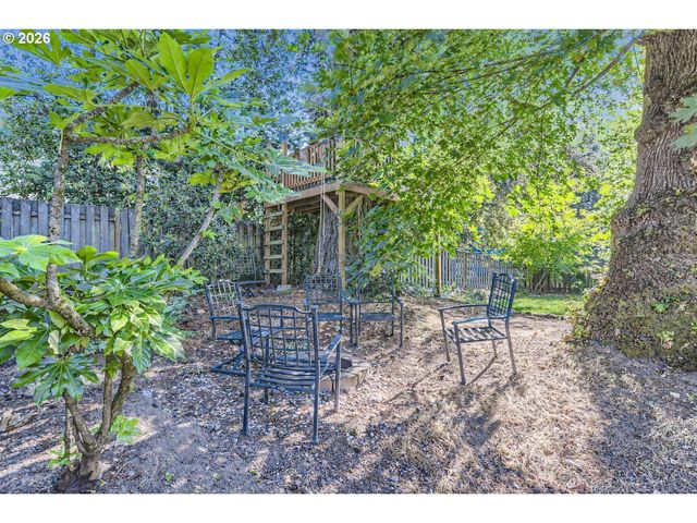 5008 Sw TAYLORS FERRY Rd, Portland, OR 97219