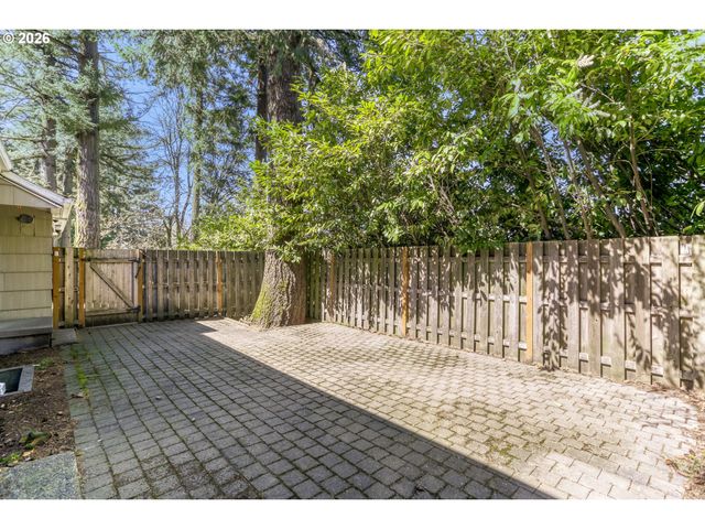 5008 Sw TAYLORS FERRY Rd, Portland, OR 97219