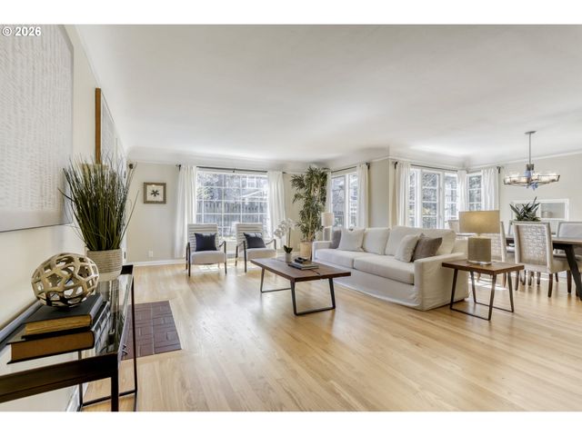 5008 Sw TAYLORS FERRY Rd, Portland, OR 97219