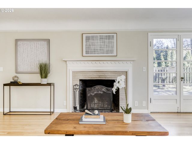 5008 Sw TAYLORS FERRY Rd, Portland, OR 97219