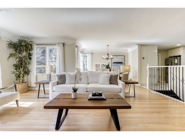 5008 Sw TAYLORS FERRY Rd, Portland, OR 97219