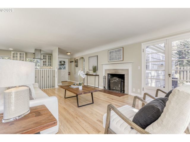 5008 Sw TAYLORS FERRY Rd, Portland, OR 97219