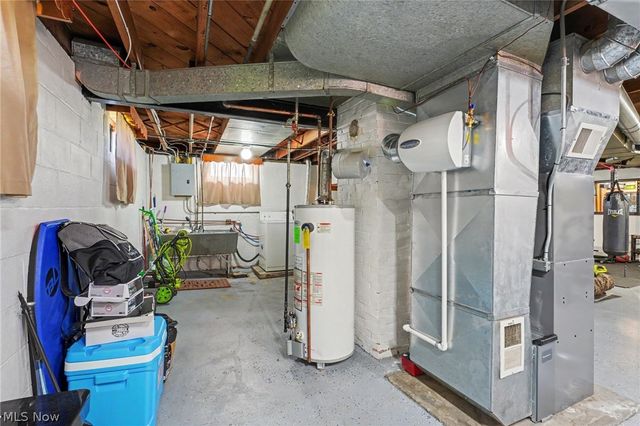 6607 Kenneth Avenue, Parma, OH 44129