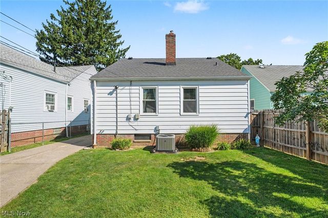 6607 Kenneth Avenue, Parma, OH 44129