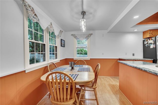 37 Pin Oak Drive, Amherst, NY 14221