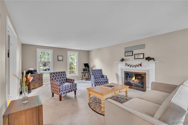37 Pin Oak Drive, Amherst, NY 14221