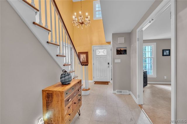 37 Pin Oak Drive, Amherst, NY 14221