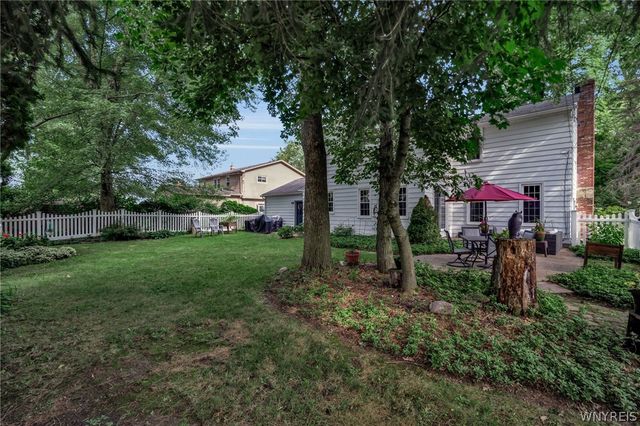 37 Pin Oak Drive, Amherst, NY 14221