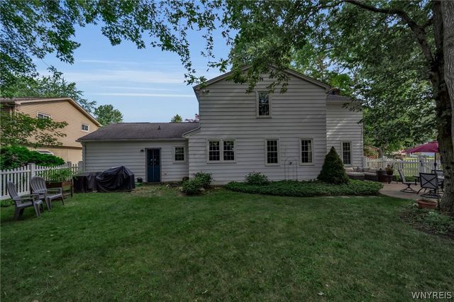 37 Pin Oak Drive, Amherst, NY 14221