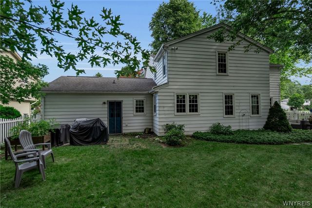 37 Pin Oak Drive, Amherst, NY 14221