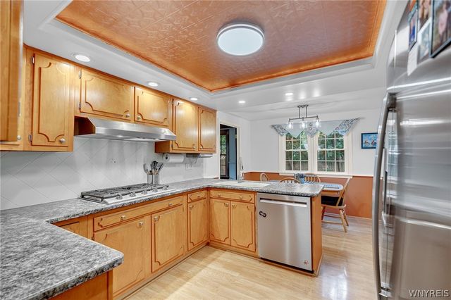 37 Pin Oak Drive, Amherst, NY 14221