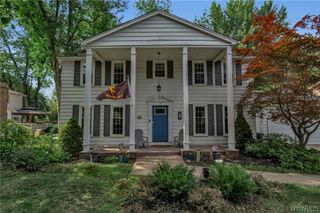 37 Pin Oak Drive, Amherst, NY 14221