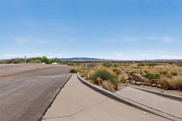 223 Sunrise Bluffs Drive, Belen, NM 87002