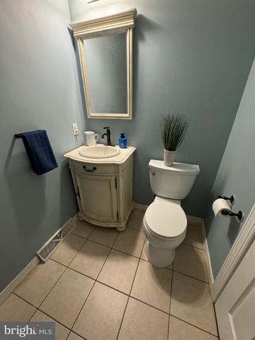 855 S SPRING RD, Vineland, NJ 08361