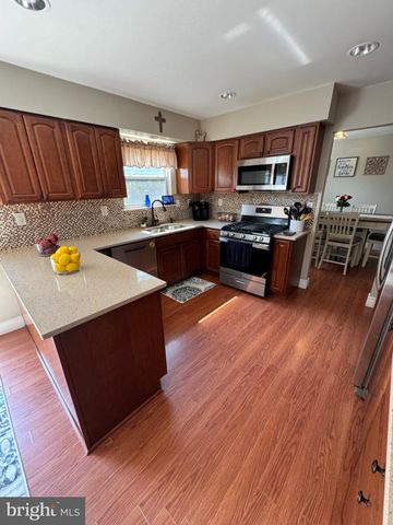 855 S SPRING RD, Vineland, NJ 08361