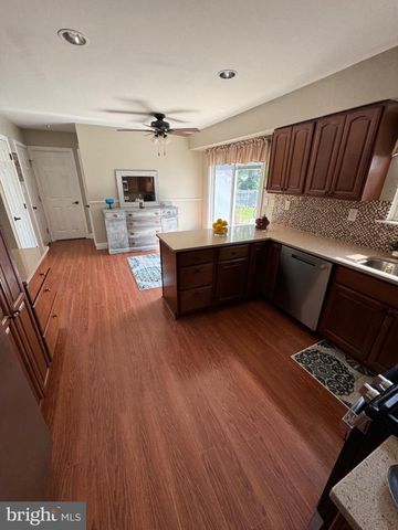 855 S SPRING RD, Vineland, NJ 08361