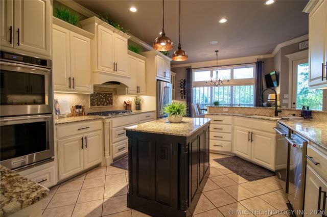 24206 N 3962 Road, Bartlesville, OK 74006