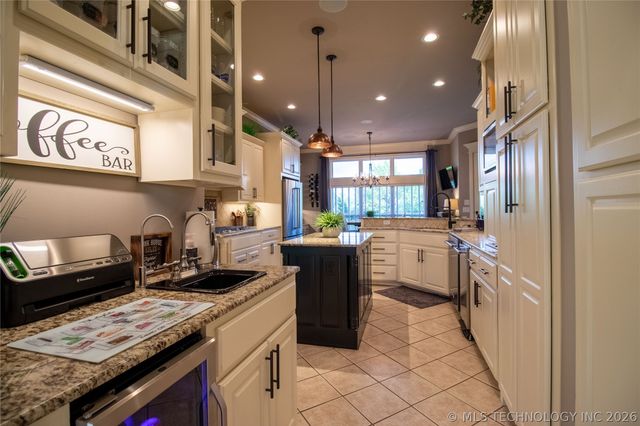 24206 N 3962 Road, Bartlesville, OK 74006