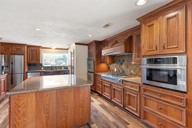 8802 Sedgemoor Drive, Tomball, TX 77375