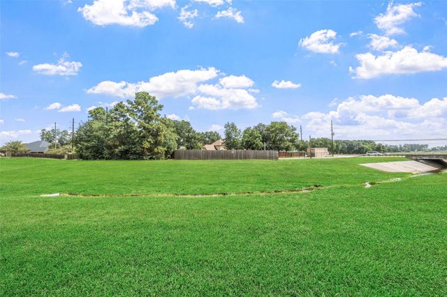 8802 Sedgemoor Drive, Tomball, TX 77375