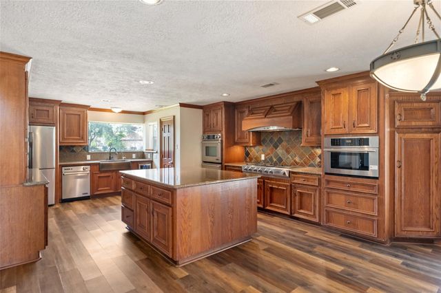 8802 Sedgemoor Drive, Tomball, TX 77375