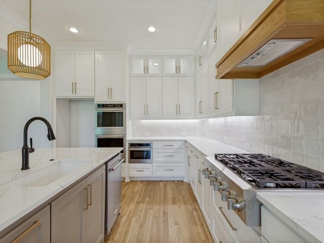 308 MEADOWLANDS Drive, Denton, TX 76210