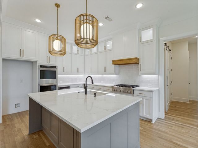 308 MEADOWLANDS Drive, Denton, TX 76210