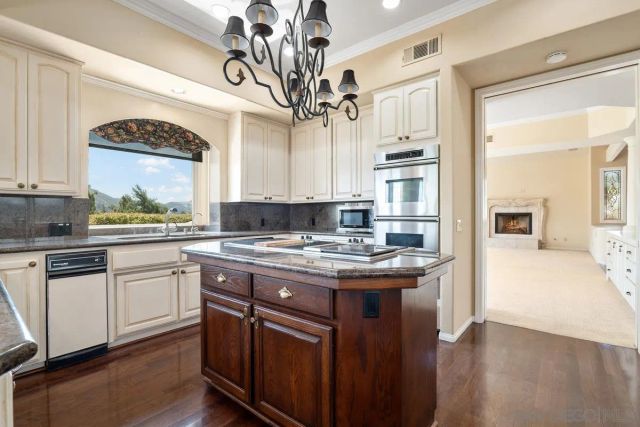 12394 Fairway Pointe Row, San Diego, CA 92128