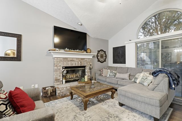 1276 Crisfield Circle, Greenwood, IN 46142