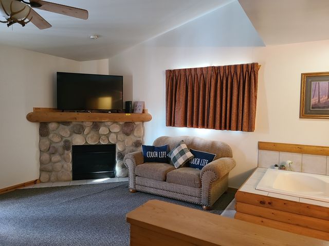 2643 N IL Rt 178 Road O-4, Utica, IL 61373