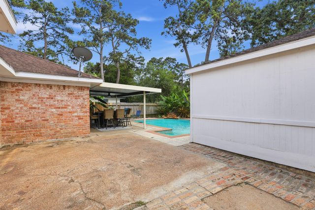 25415 Friar Lake Lane, Spring, TX 77373