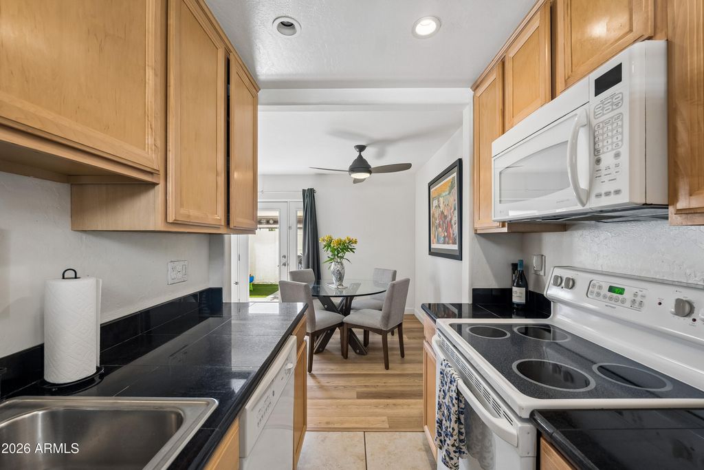 8502 N CENTRAL Avenue 11, Phoenix, AZ 85020 — photo 2