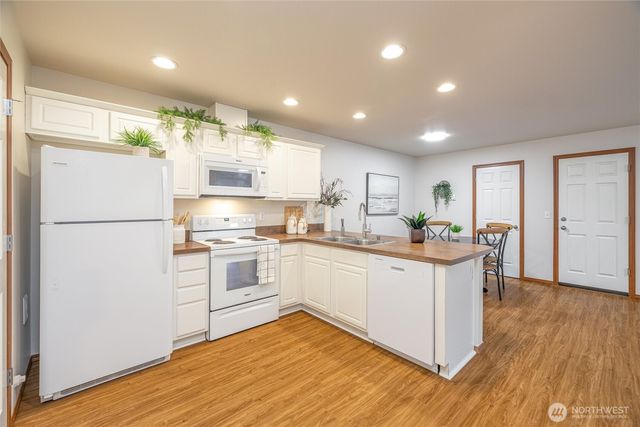 422 Oak Hill Lane, Burlington, WA 98233