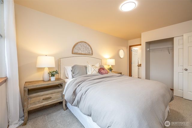 422 Oak Hill Lane, Burlington, WA 98233