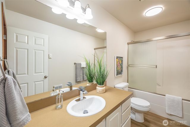 422 Oak Hill Lane, Burlington, WA 98233