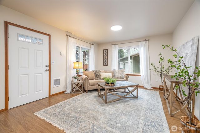 422 Oak Hill Lane, Burlington, WA 98233