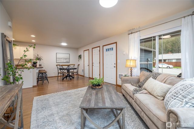 422 Oak Hill Lane, Burlington, WA 98233