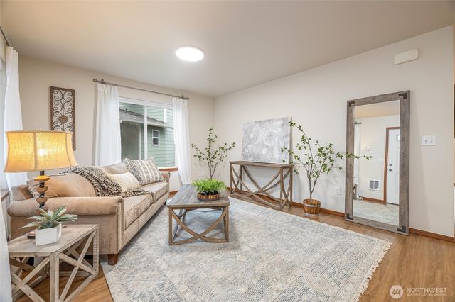 422 Oak Hill Lane, Burlington, WA 98233