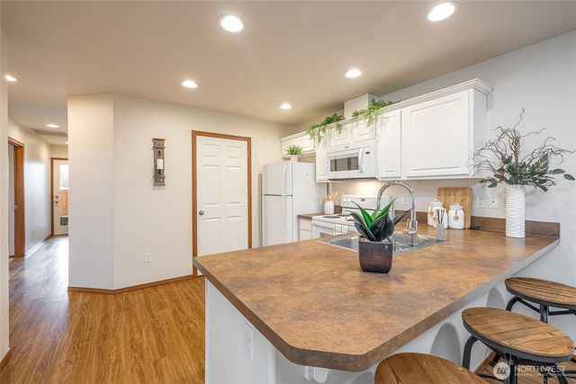 422 Oak Hill Lane, Burlington, WA 98233