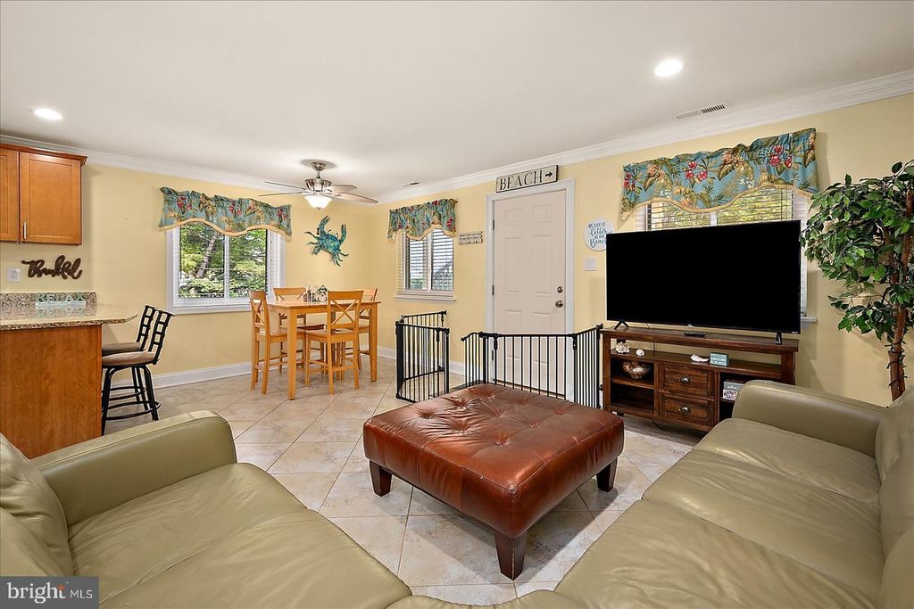 Image 9 of property listing at 149 CAPTAINS QUARTERS RD #10302, Ocean City, MD 21842
