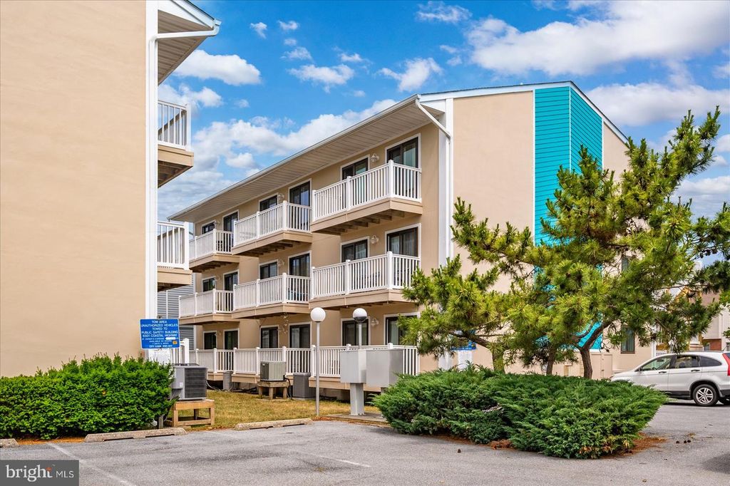 Image 3 of property listing at 149 CAPTAINS QUARTERS RD #10302, Ocean City, MD 21842