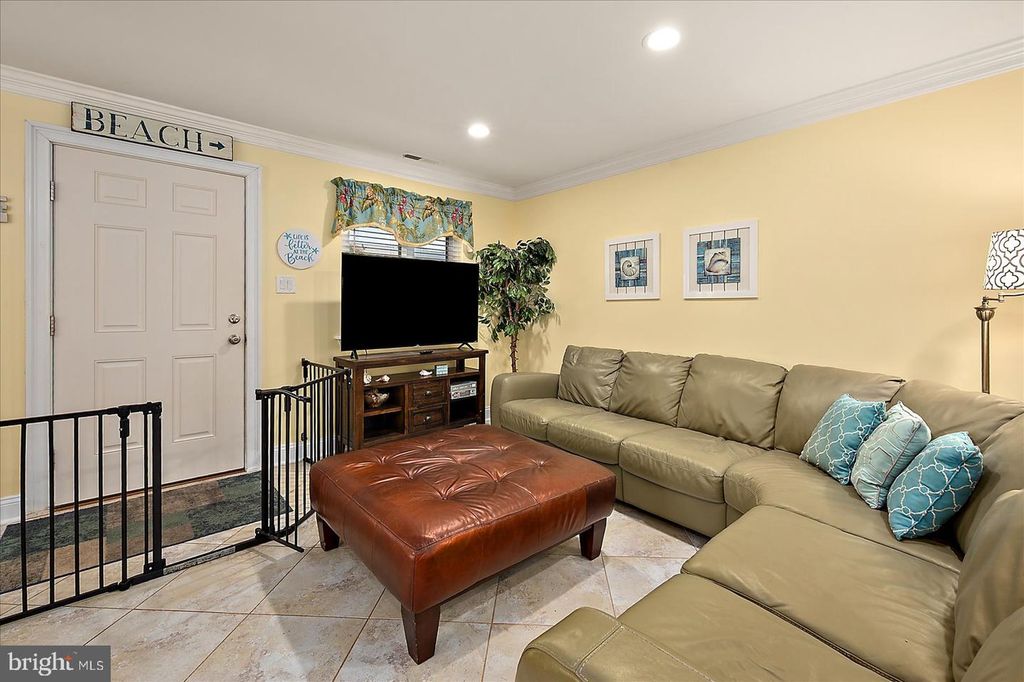 Image 6 of property listing at 149 CAPTAINS QUARTERS RD #10302, Ocean City, MD 21842
