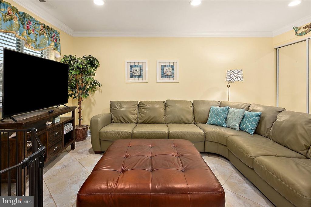 Image 7 of property listing at 149 CAPTAINS QUARTERS RD #10302, Ocean City, MD 21842