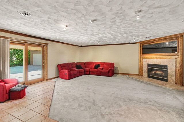 9425 Lamont Street, Livonia, MI 48150
