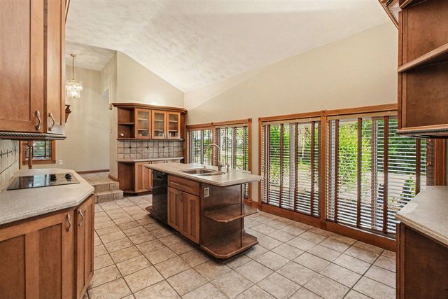 9425 Lamont Street, Livonia, MI 48150