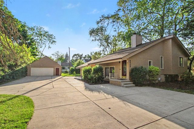 9425 Lamont Street, Livonia, MI 48150