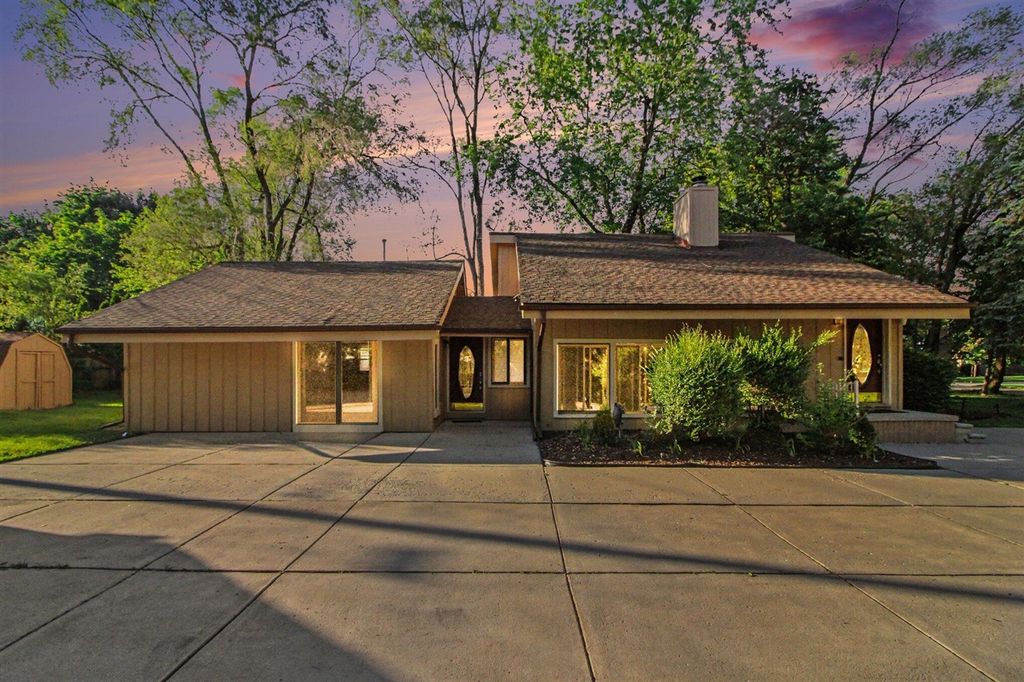 9425 Lamont Street, Livonia, MI 48150